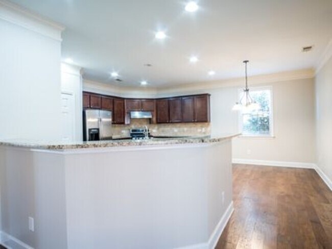 Building Photo - 3015 Carrick Rd