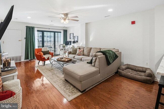 Building Photo - 2 Leverington Ave