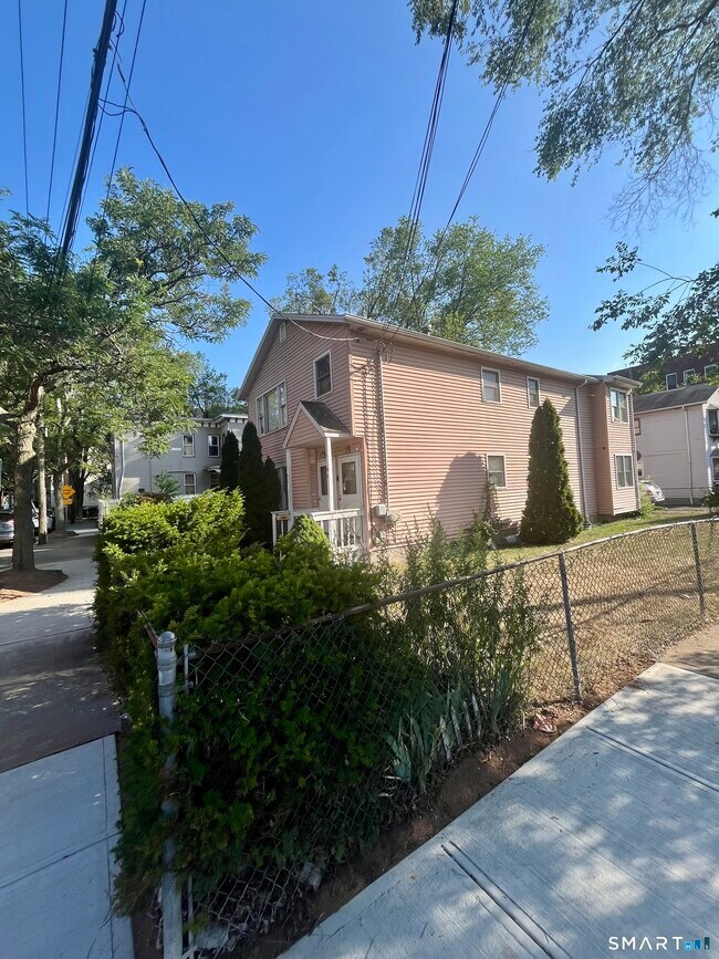 Building Photo - 92 Arch St