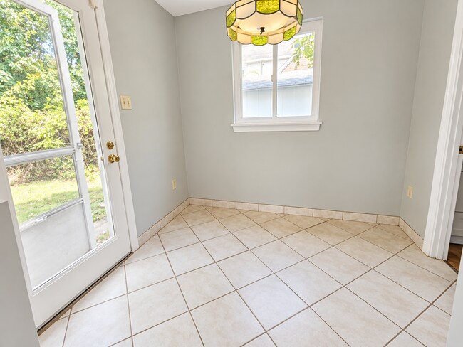 Building Photo - 590 Audubon Ave