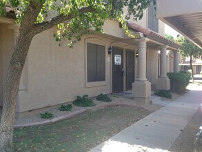 Building Photo - **BEAUTIFUL 2br/2.5ba TOWNHOME (ELLIOTT & ARIZONA AVE)