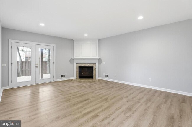 Building Photo - 6137 Manchester Park Cir