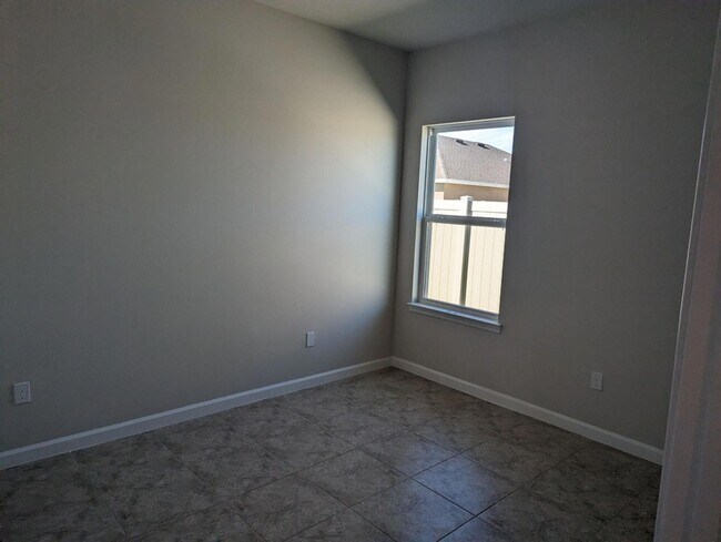 Building Photo - 10644 SW Vasari Way