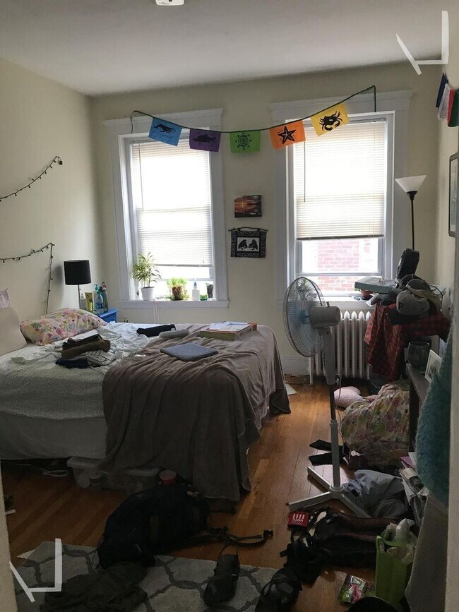 Building Photo - 9/1 No Fee! Charming 2BR condo located near Allston/Brookline border