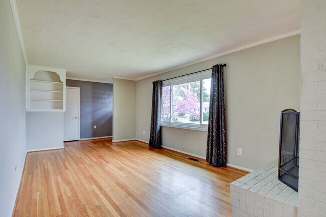 Building Photo - 609 Birch Dr