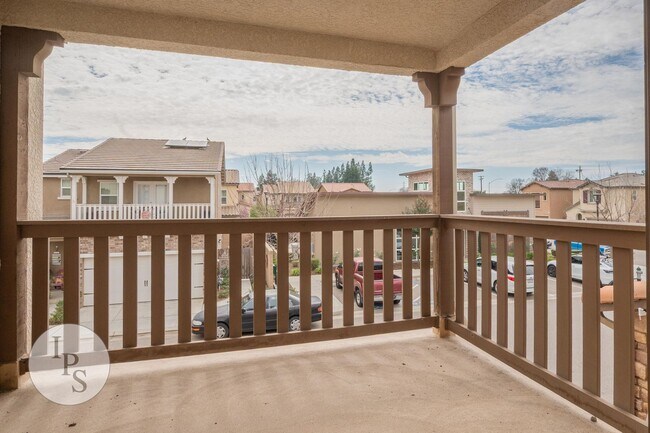 Building Photo - Fresno SouthEast Home, Gated Community, Clovis Unified School District, 3BR/2.5BA