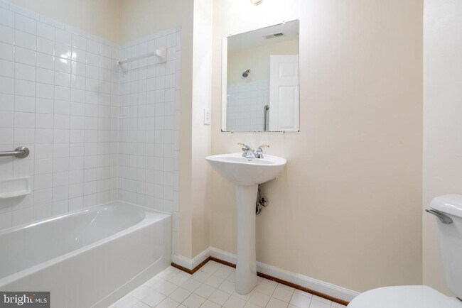 Building Photo - 9314 Penrose St