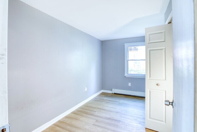 Building Photo - 12 Martin St