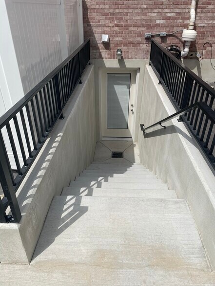 Building Photo - 949 N 400 E