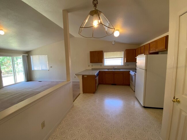 Building Photo - 1001 Sunburst Dr