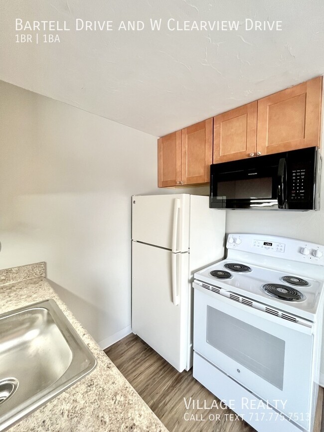 Building Photo - No Steps! Remodeled 1-Bed Convenient to I-...