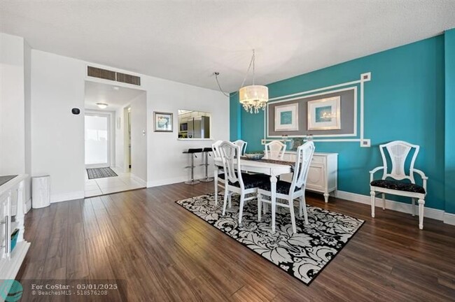 Building Photo - 328 N Ocean Blvd