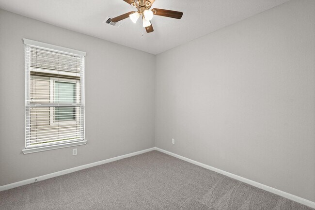 Building Photo - 2547 Hawthorn Park Ct