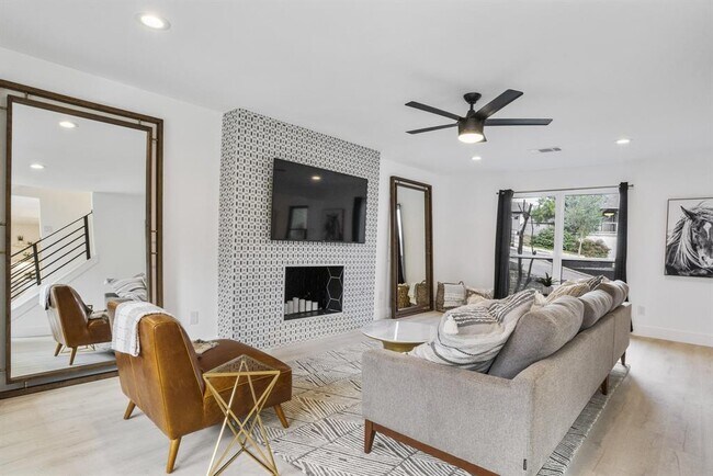 Building Photo - 2001 Wychwood Dr