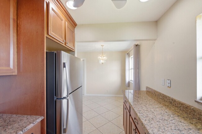 Building Photo - 384 Saxony Trail