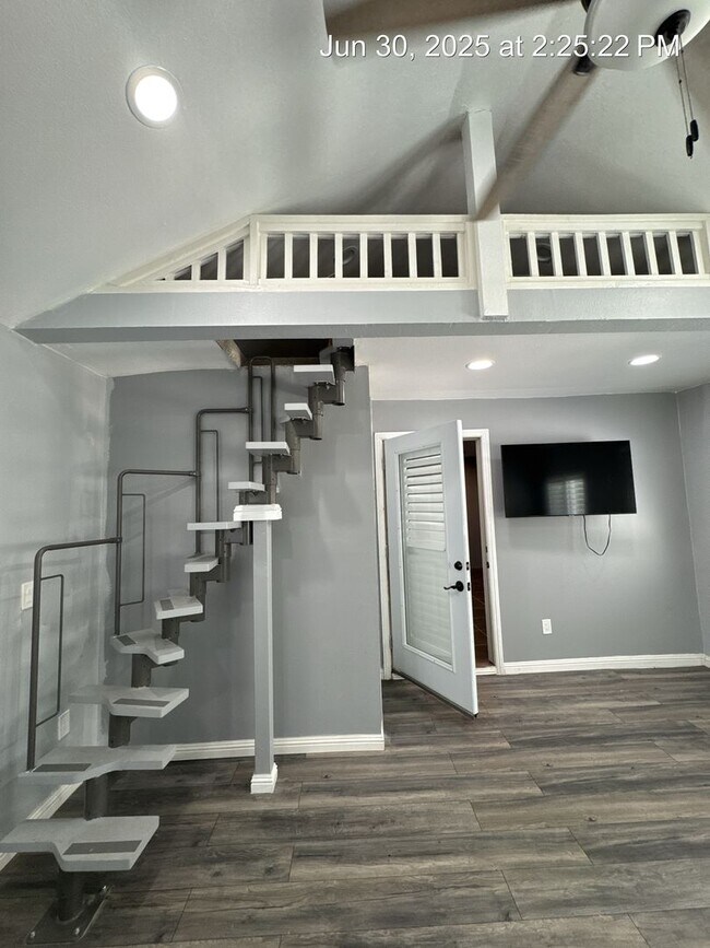 Building Photo - 3969