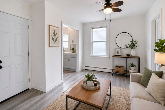 Building Photo - 13 E 17th St