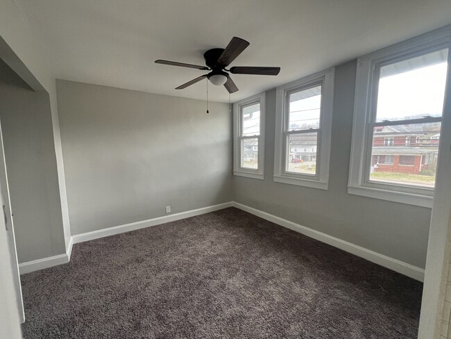 Building Photo - 1414 W Main St