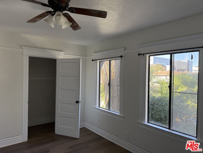 Building Photo - 1206 W 36th St