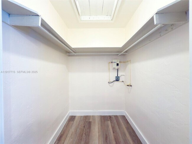 Building Photo - 1021 SW 3rd St