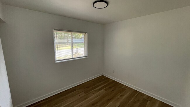 Building Photo - Spacious 4-Bed 2-Bath Home for Rent