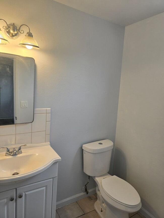 Building Photo - Single Family Home in Anaheim for Rent