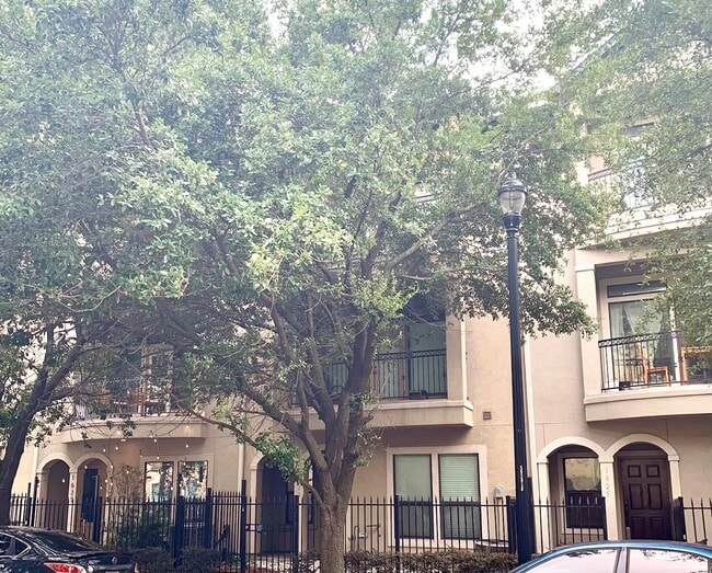 Building Photo - 1623 Stuart St