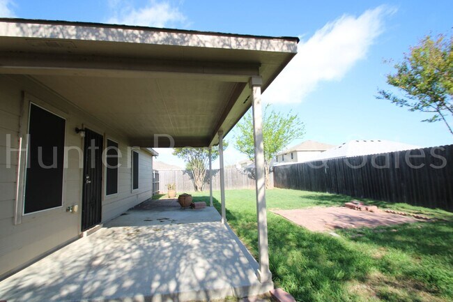 Building Photo - 505 Vega Ln