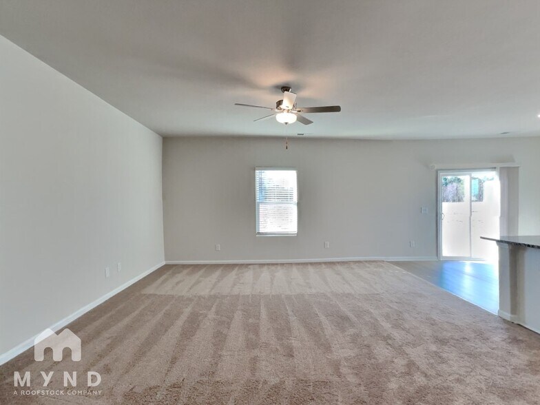 Building Photo - 65 New Villas St