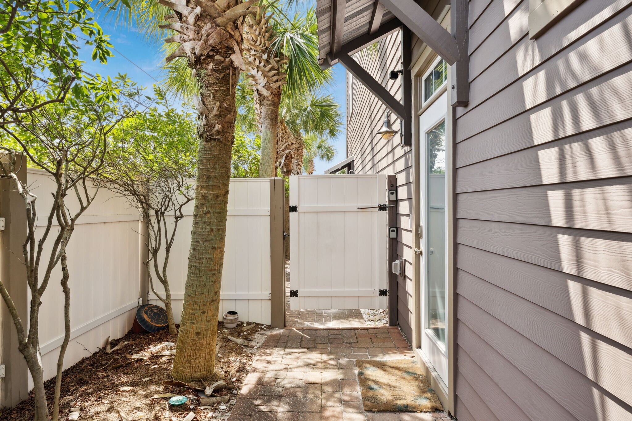 Building Photo - 6226 Thomas Dr