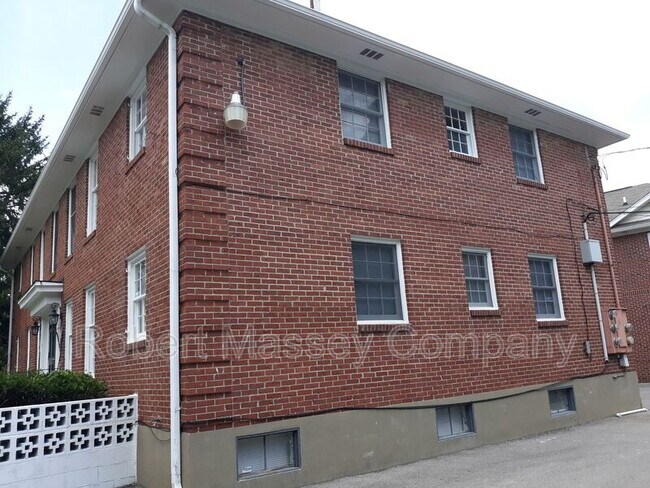 Building Photo - 2212 Steier Ln