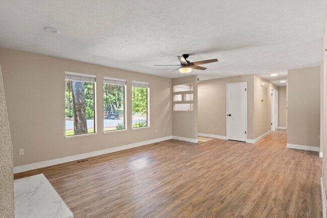 Building Photo - 4 Bed 3 Bath Home in Cul-de-sac with Massive 18X40 insulated shop