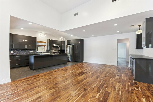 Building Photo - 1106 Fairmount Ave