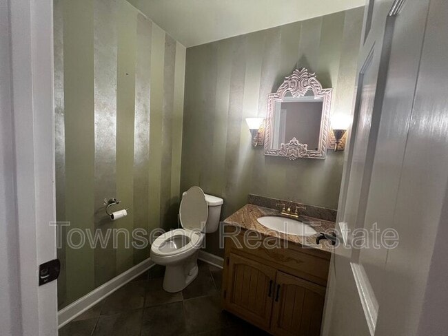 Building Photo - 204 Woodside Ave