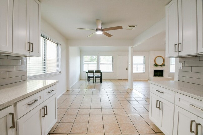 Building Photo - 5635 Greenhill Forest Dr