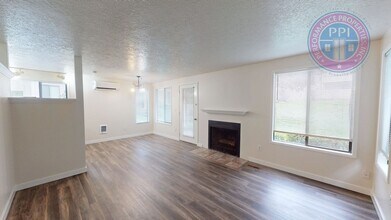 Building Photo - hol7107