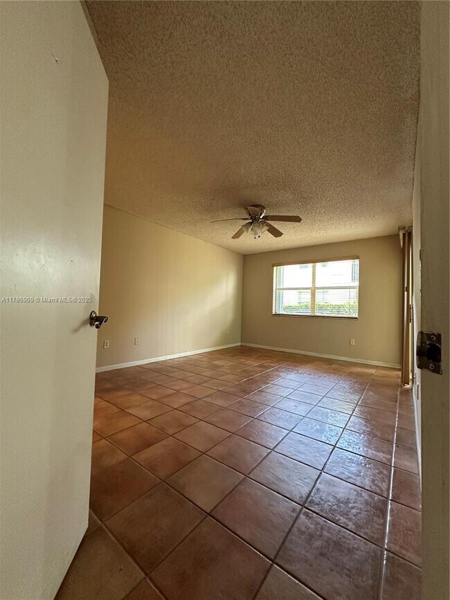 Building Photo - 2653 SE 20th Ct