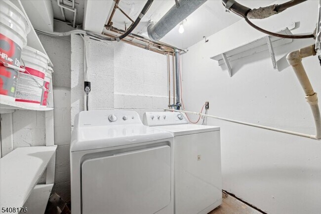 Building Photo - 911 Merritt Dr