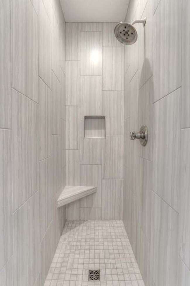 Building Photo - East Nashville 3 Bedroom 2.5 Bath!