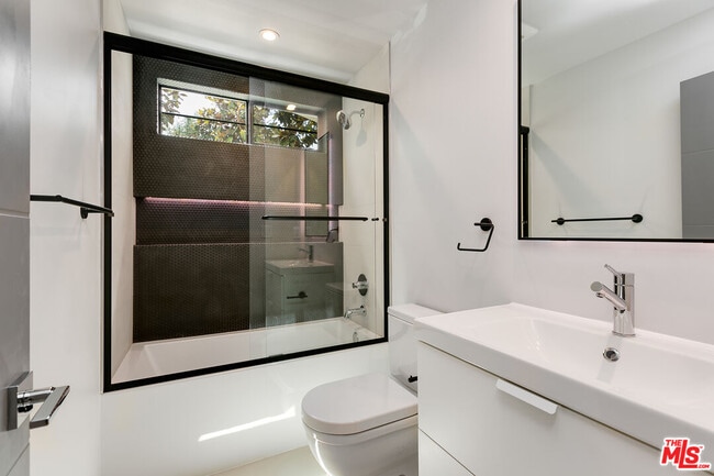 Building Photo - 3602 Dunn Dr