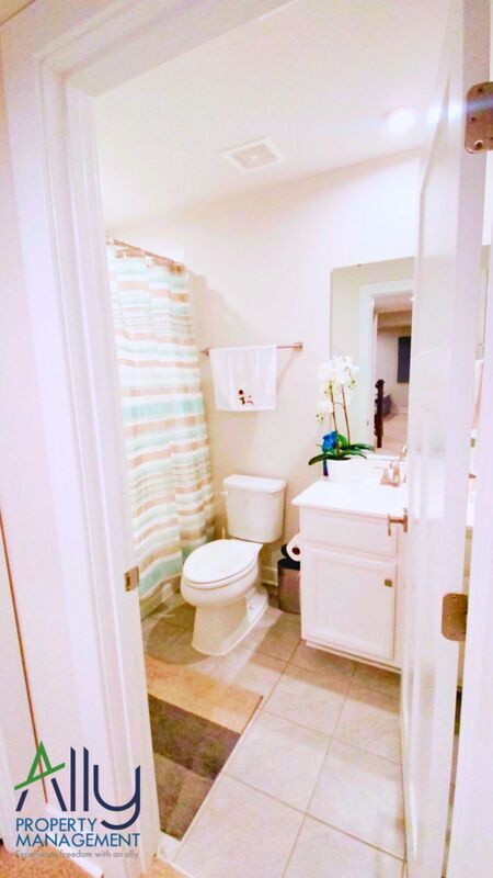 Building Photo - 3272 Village Park Ave