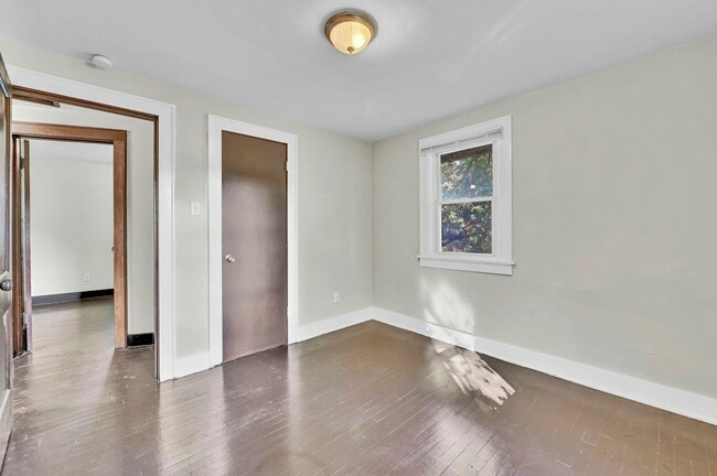 Building Photo - 1148 La Croix Ave