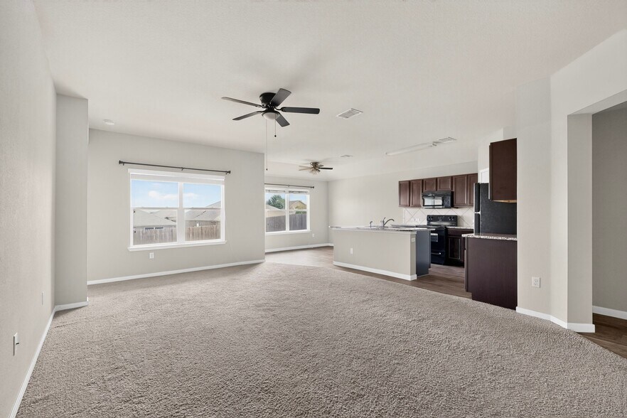 Building Photo - 402 Pentire Way