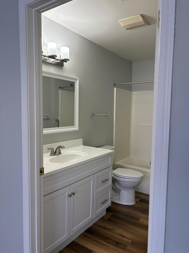 Building Photo - 1005 E Duncan St