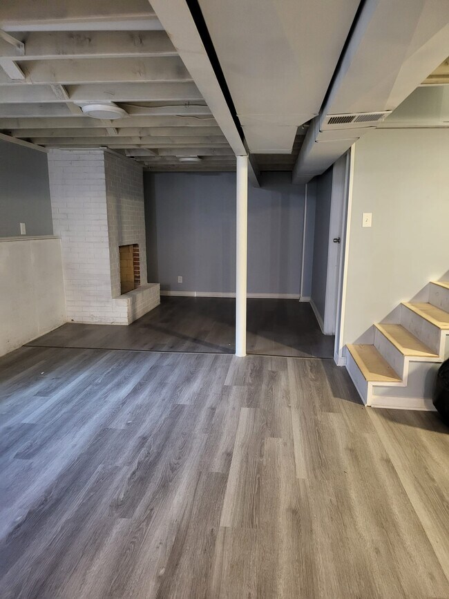 Building Photo - 2836 Mersington Ave