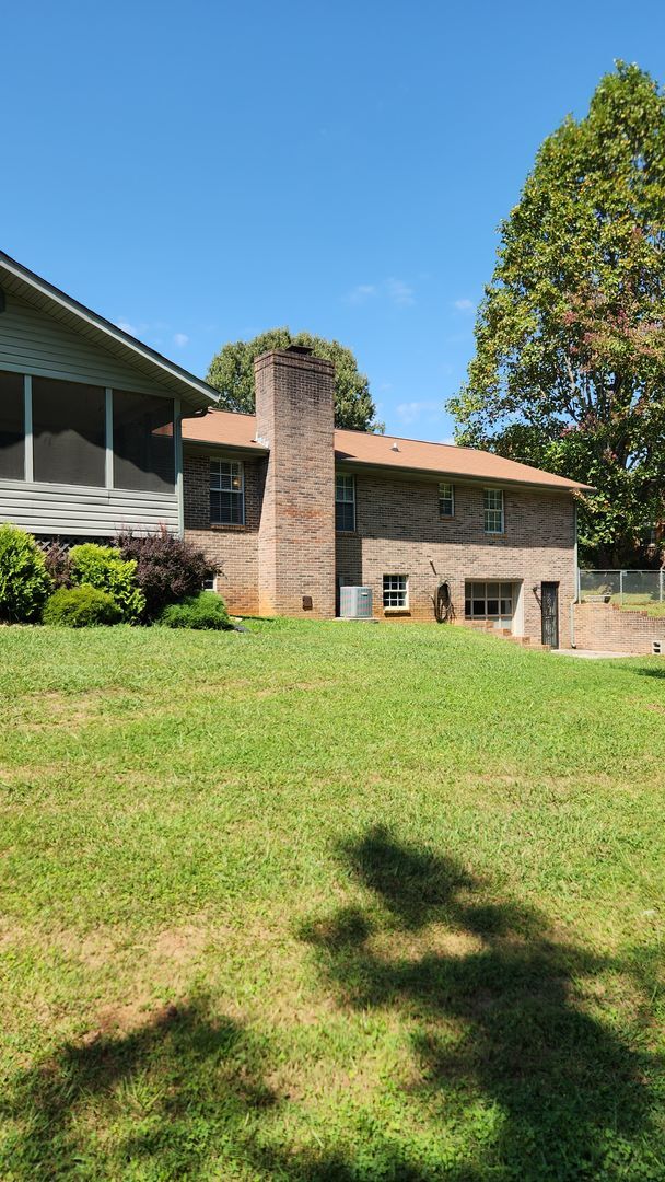 Building Photo - Maryville 37803 - 3 bedroom, 2 bath ranche...
