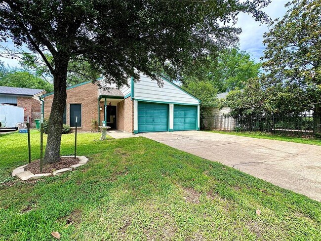Building Photo - 9004 Vogue Ln
