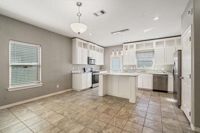 Building Photo - 1013 Tesoro Hills
