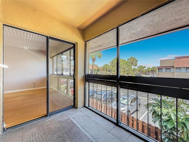 Building Photo - 890 N Village Dr