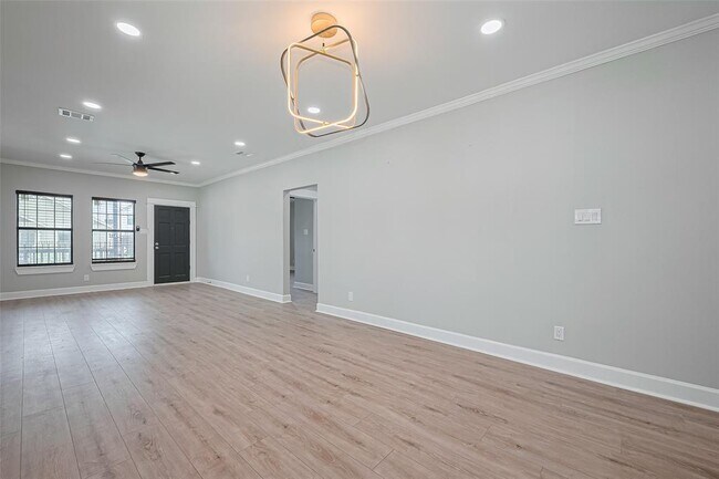 Building Photo - 1205 E 27th St